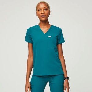 FIGS- Catarina top scrubs small